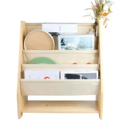 Bücherregal mit Stofffächern