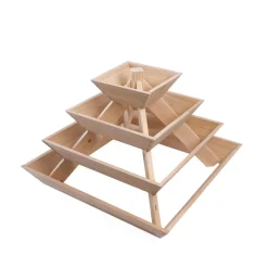 Erdbeerpyramide mit 4 Etagen aus witterungsbeständigem Lärchenholz