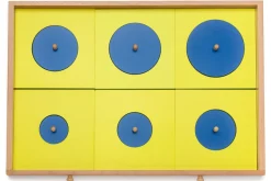 Geometrische Kommode mit Einführungsrahmen