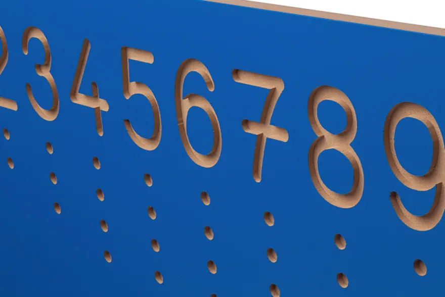 Große Nachspurtafel - Buchstaben und Zahlen nachspuren lernen