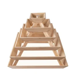Große Pflanzpyramide aus witterungsbeständigem Lärchenholz - ideal als Erdbeerpyramide und Kräuterpyramide