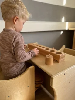 Kindersitzgruppe mit 2 kleinen Stühlen und einem Tisch - abwischbare Premiumqualität