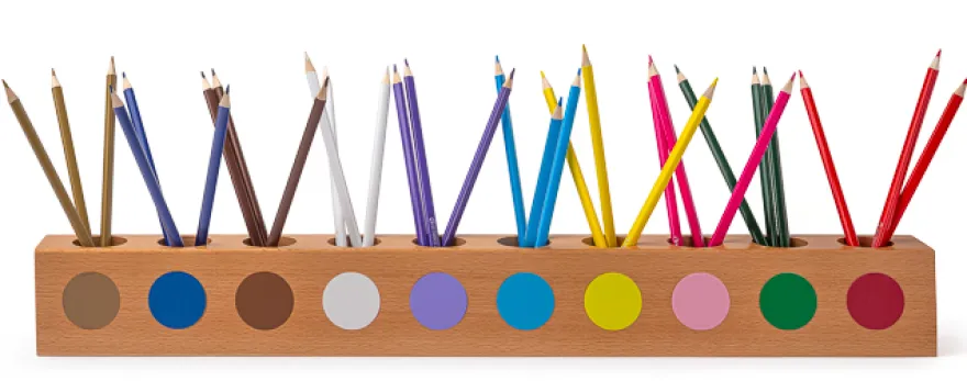 Montessori Stiftehalter mit 30 Buntstiften in den Montessori-Farben