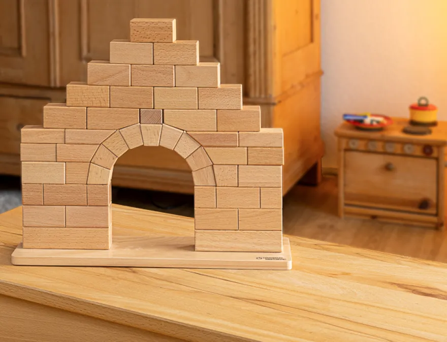 Römische Brücke - das kosmische Montessori-Material zum Bogenbau