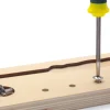 Schraubbrett mit Schraubendreher
