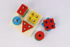 Sortierbrett mit Formen und Stäben - bunt
